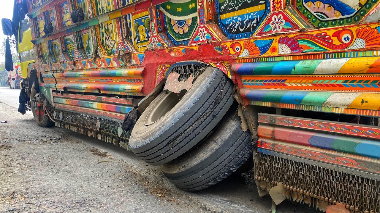 Overloading Truck Dangerous Accident on Road Rear Weel Hub are Broken | Quickly Repair |