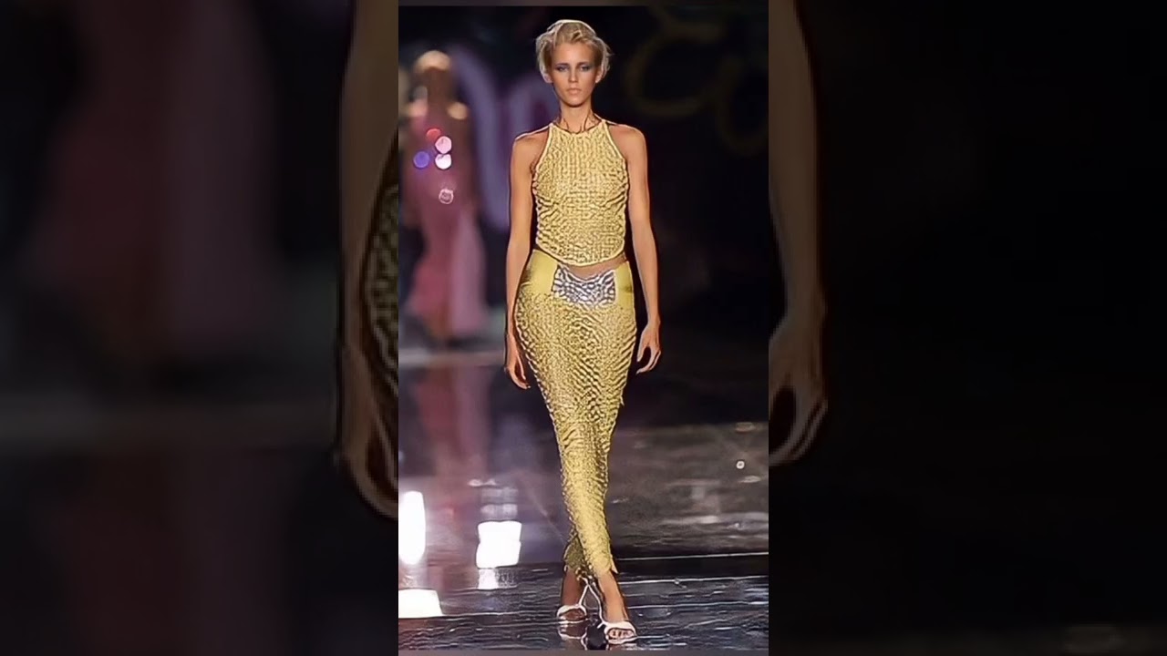 Versace Runway Spring Summer 2002