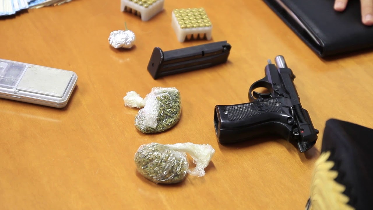 MISANO ADRIATICO: Nascondeva pistola abusiva, droga e soldi sotto al letto, arrestato | VIDEO