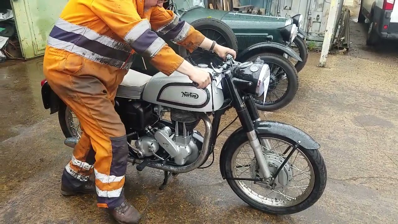 1961 Norton ES2 500cc at Andy Tiernans #08537NRT