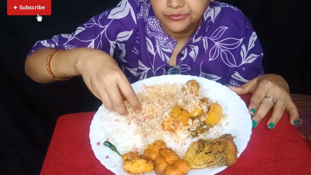 মাছের ডিমের ঝাল ফ্রাই আর মাছের মচমচে স্বাদ 🤤 সাথে লাল লাল বিট ভাজা ❤️ একদম জমে গেছে আজকের মেনু! #