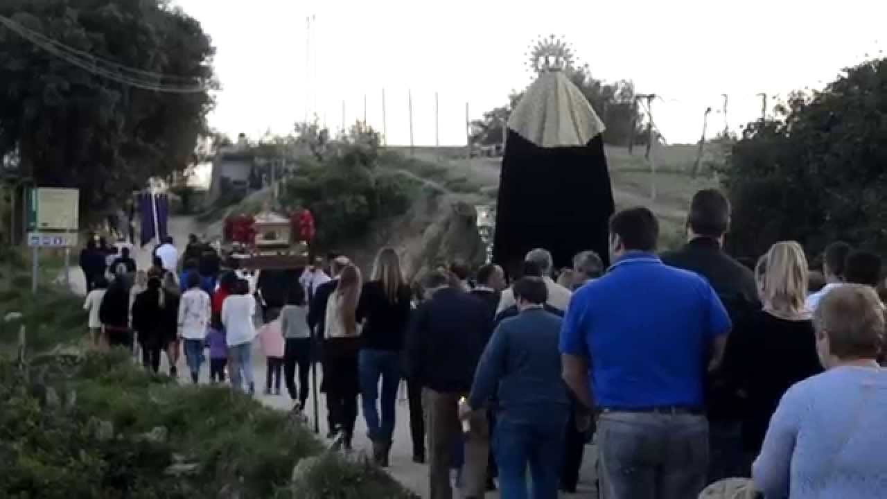 CARTAJIMA PROCESIONA EL SANTO ENTIERRO POR LOS CAMPOS DE LOS ALREDEDORES DEL MUNICIPIO