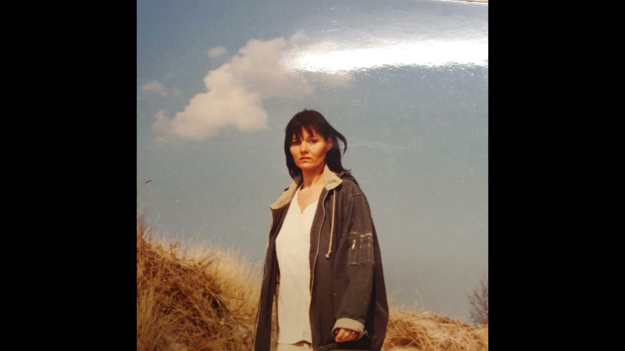 Lena Gardell - Moln av vita lögner