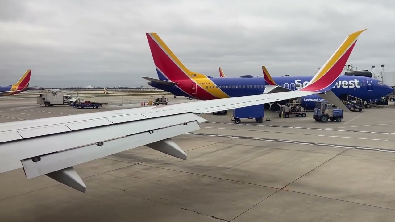 Southwest Airlines Boeing 737-800 Pushback, Taxi and Takeoff from Chicago Midway (MDW)