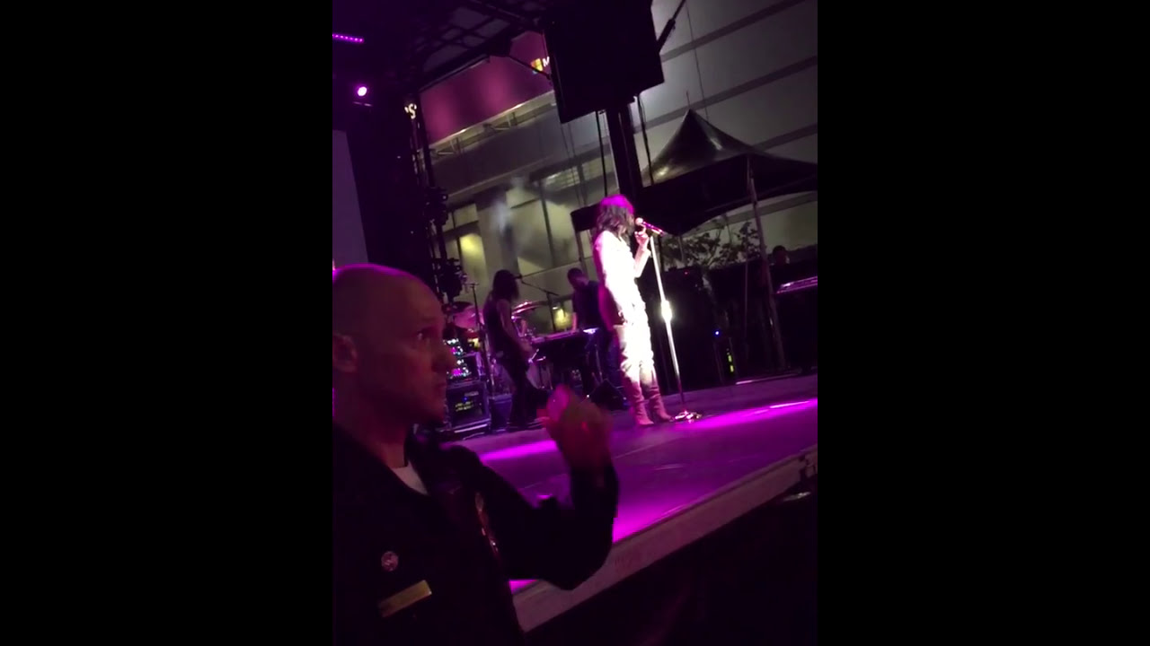 DEMI LOAVTO FULL SET MARRIOTT REWARDS LA SECRET SHOW