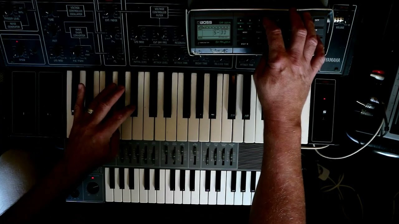 Yamaha CS10 & Yamaha CS01 live performance.