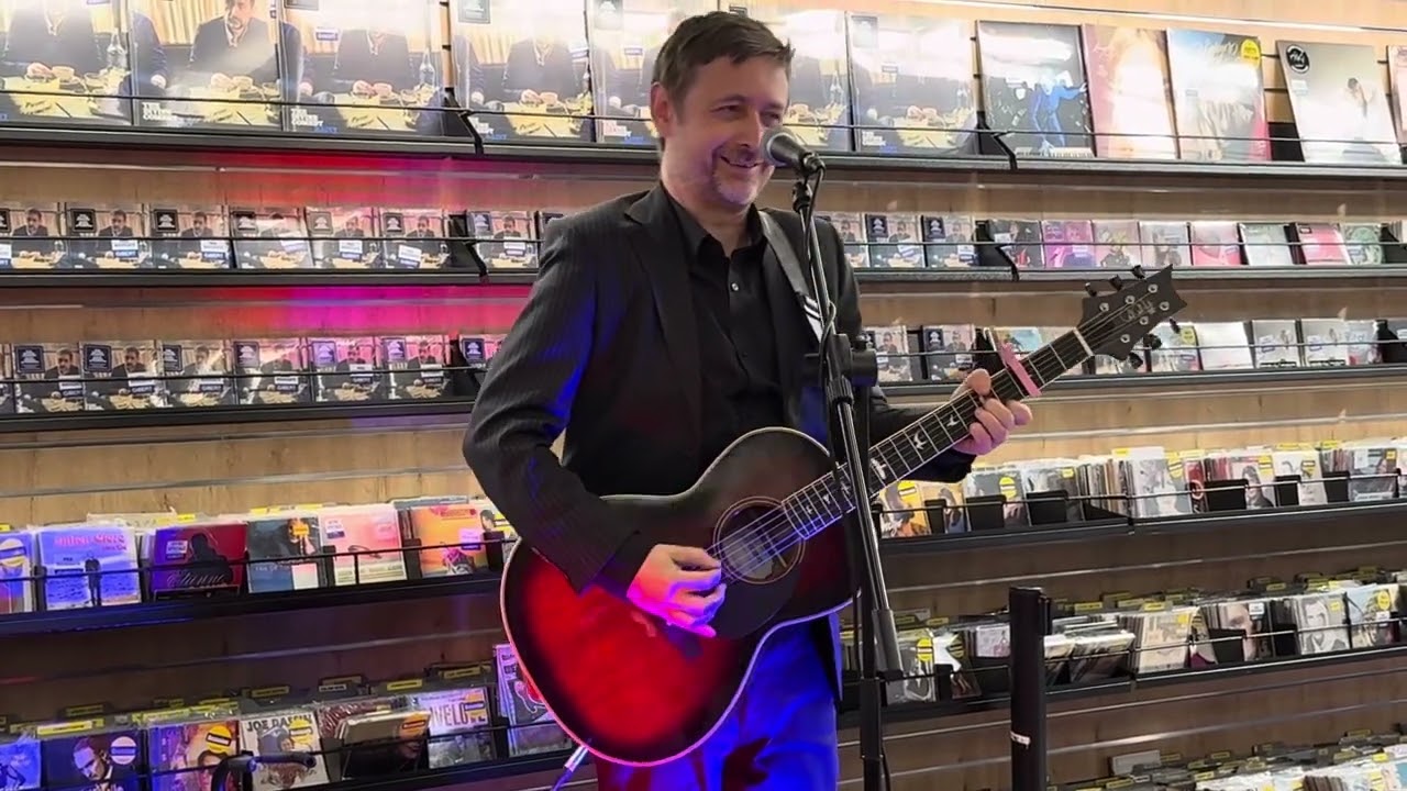 The Divine Comedy - Neil Hannon &laquo;&nbsp;Invisible Thread&nbsp;&raquo; showcase Gibert Paris France 03102025
