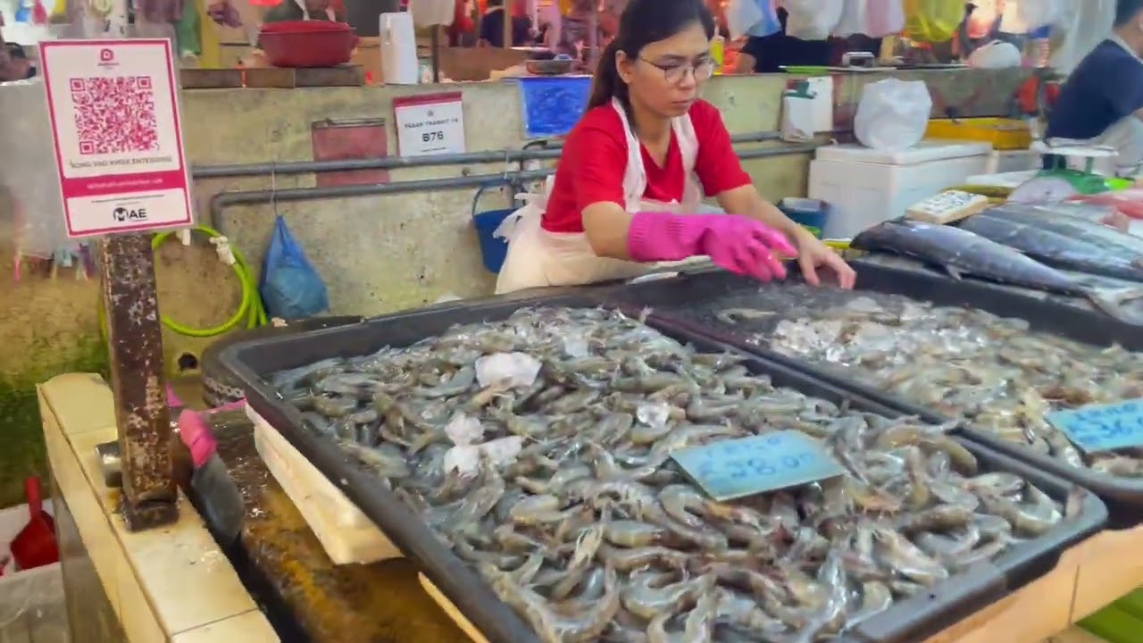 #sunday special #chowkit wet market many varieties of #seafood for #nonveg lovers #must visit 🐓🦐🐟🐐