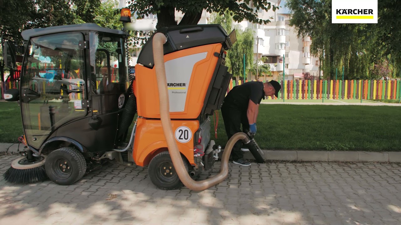 Mașina de măturat municipală MC 50 Advanced de la Kärcher