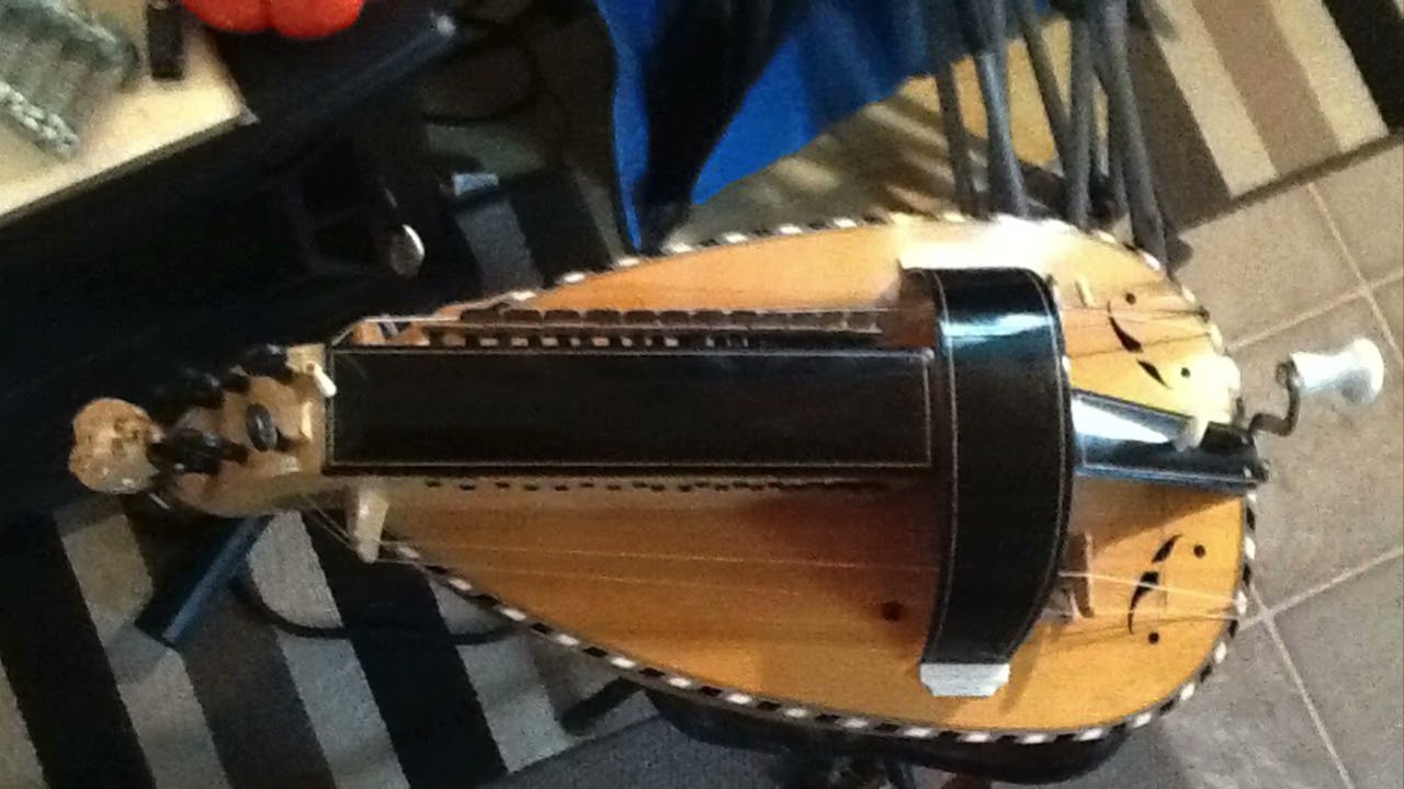 Valse- Hurdy Gurdy and Guitar 