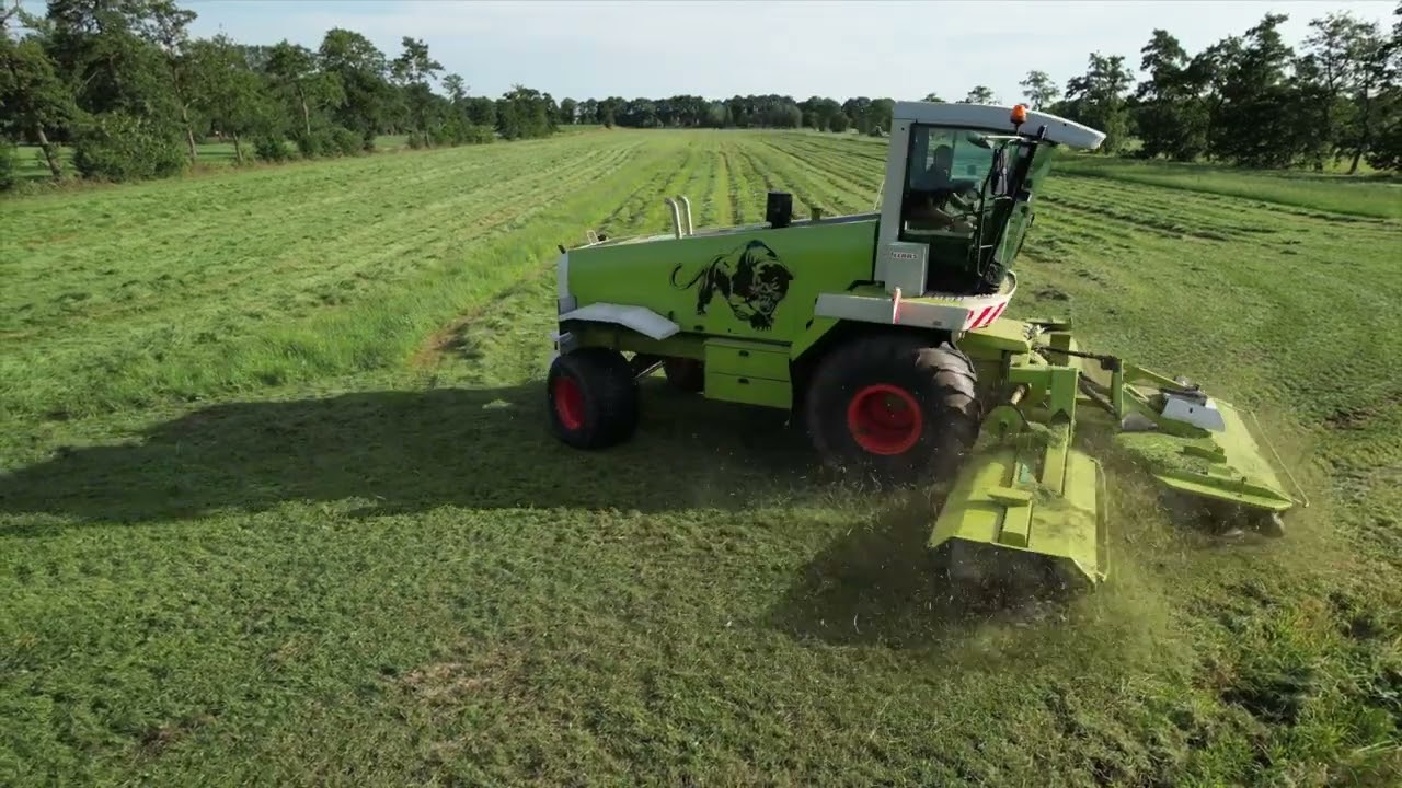 Deel 2 Claas Jaguar E-Cut zelf rijdende maaier door Wittrock. Grad Mähen, Mowing gras, cutting grass