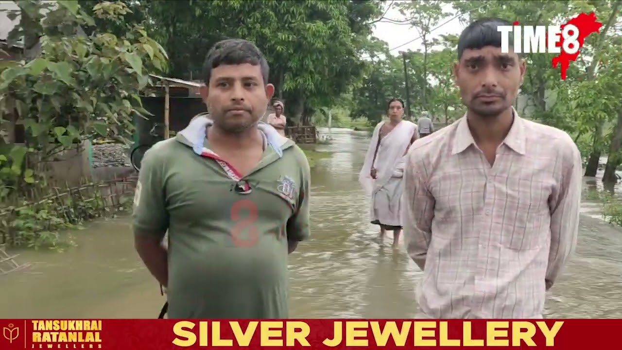 চ'ত মহীয়া বানত ডুবিছে নাৰায়ণপুৰ। গড়কাপ্তানী পথৰ ওপৰেৰে বাগৰিছে পানী।