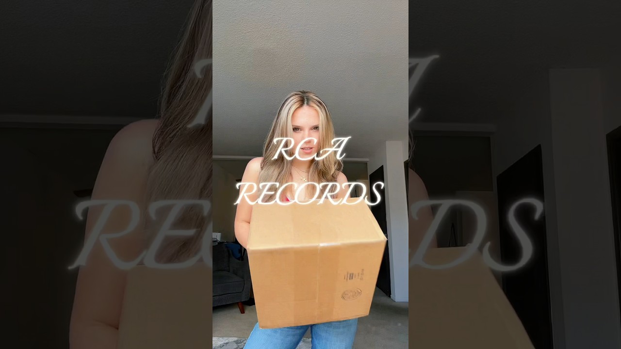 UNBOX WITH ME&hellip; RCA RECORDS!! #britneyspears #rcarecords