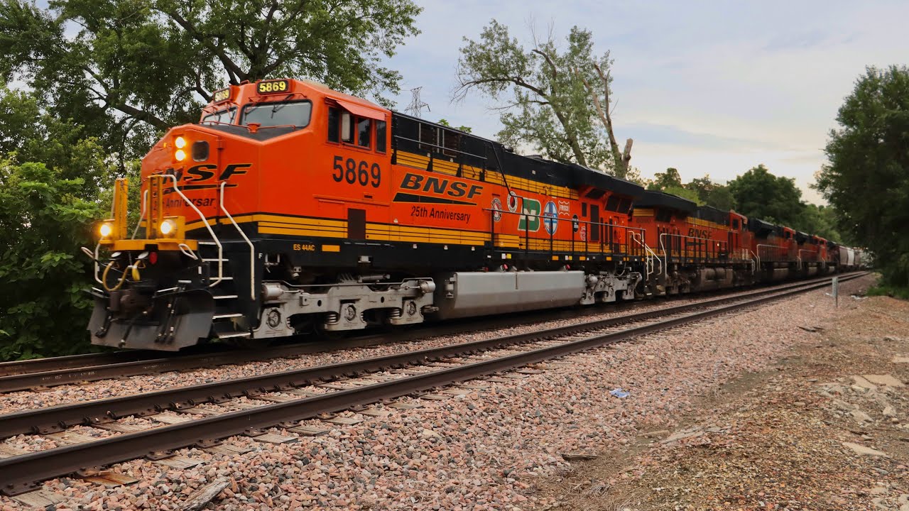 Omaha Area Railfanning - 25th Anniversary leader, Amtrak 203, Power moves, meets and more! 