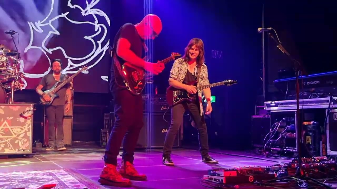 Joe Satriani & Steve Vai Concert Malmö, Swedenکنسرت جو ستریانی و استیو وای – مالمو، سوئد