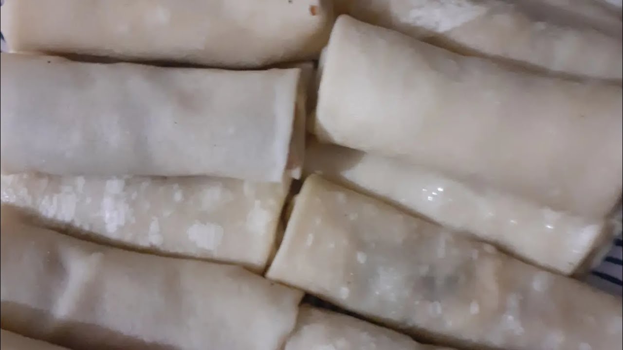 এইভাবে ঘরে বসেই রেস্টুরেন্টে মতোন চিকেন রোল বানিয়ে ফেলুন 👍❣️#youtube #viral #video #cooking 