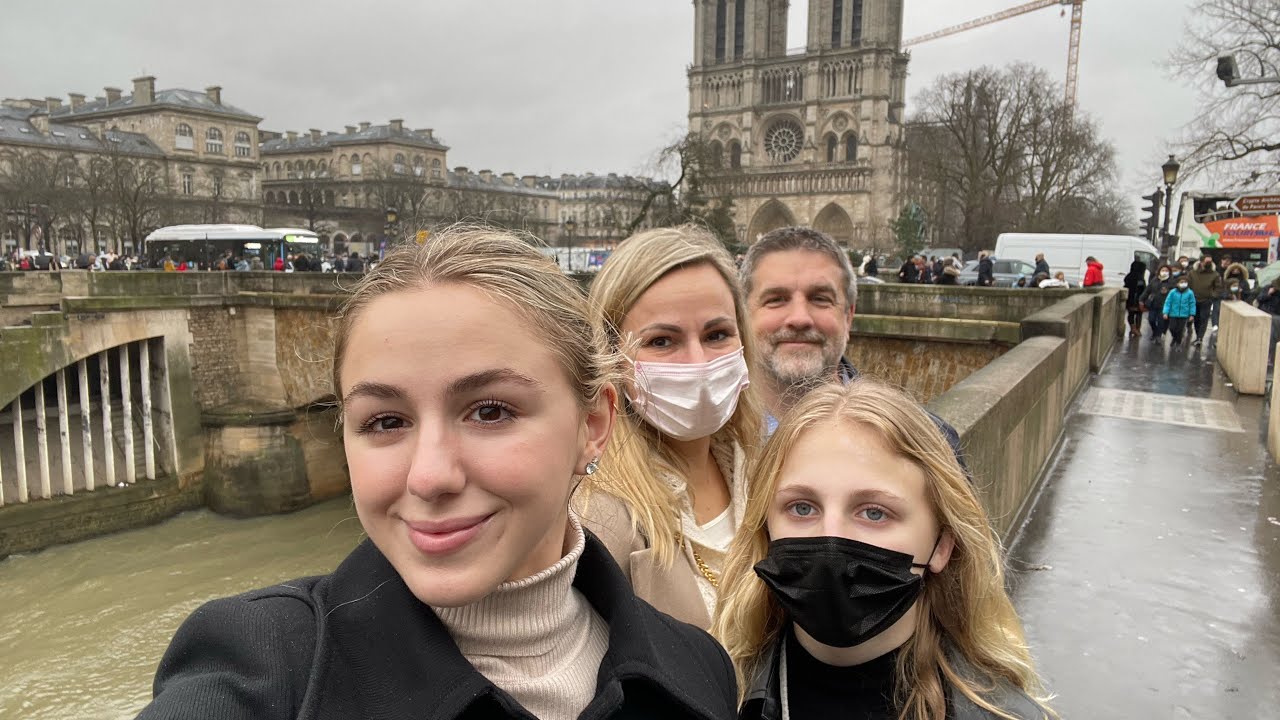 MY CHRISTMAS IN PARIS | Chloé Lukasiak