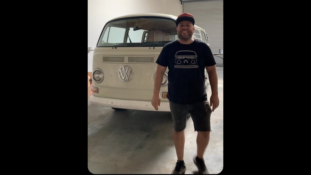 1969 VW Bus ( Tintop Westfalia )