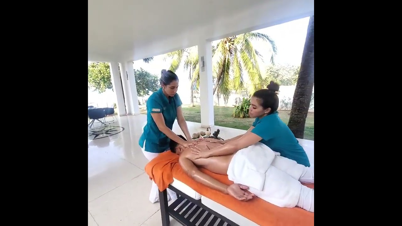 YANAY y LAURA, MASSAGE SQUAD 2026