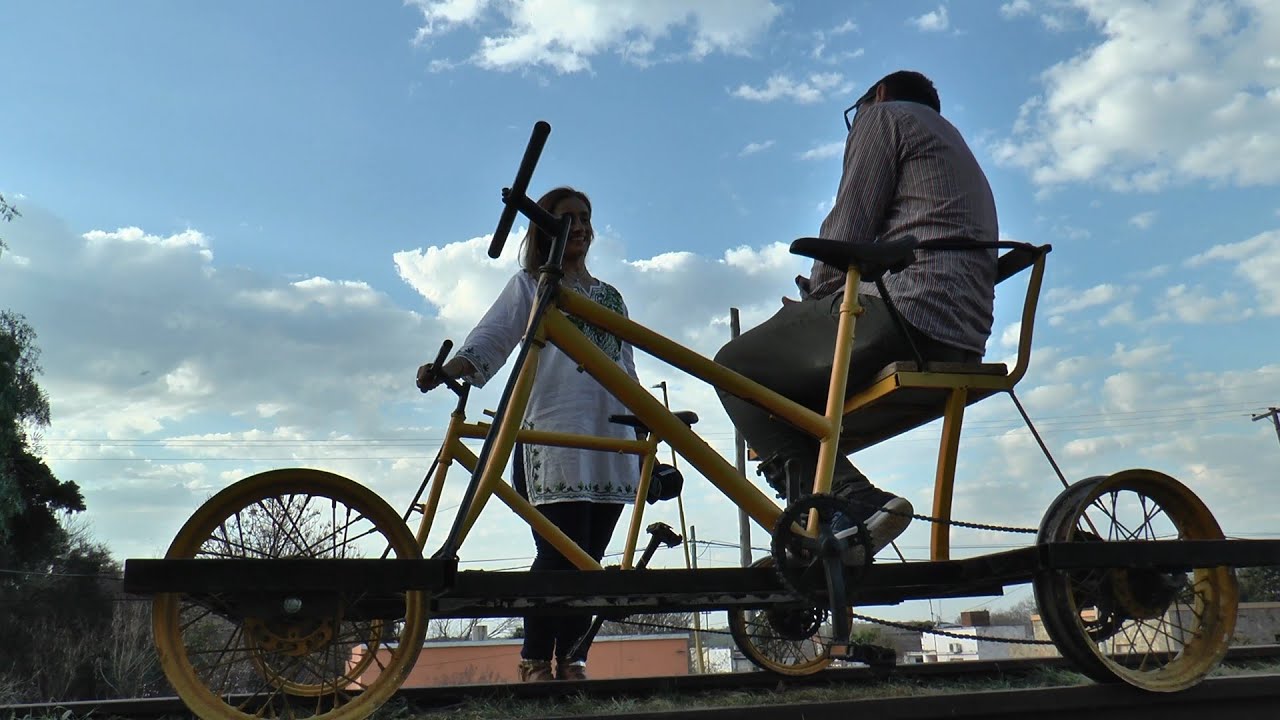 Inventaron una “Bici-zorra” para pasear por antiguas vías ferroviarias