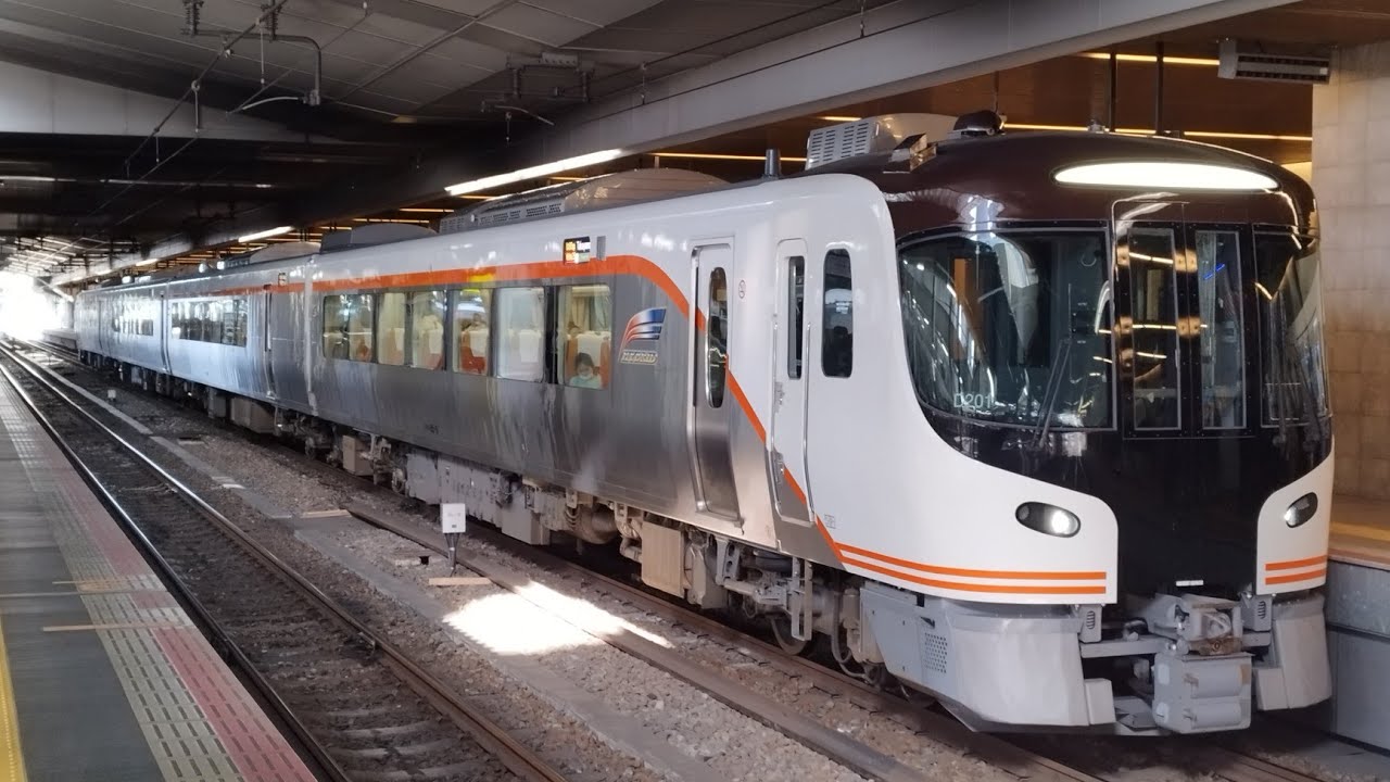 ［15秒の特大警笛！］HC85系D201編成　特急ひだ25号　大阪駅発車