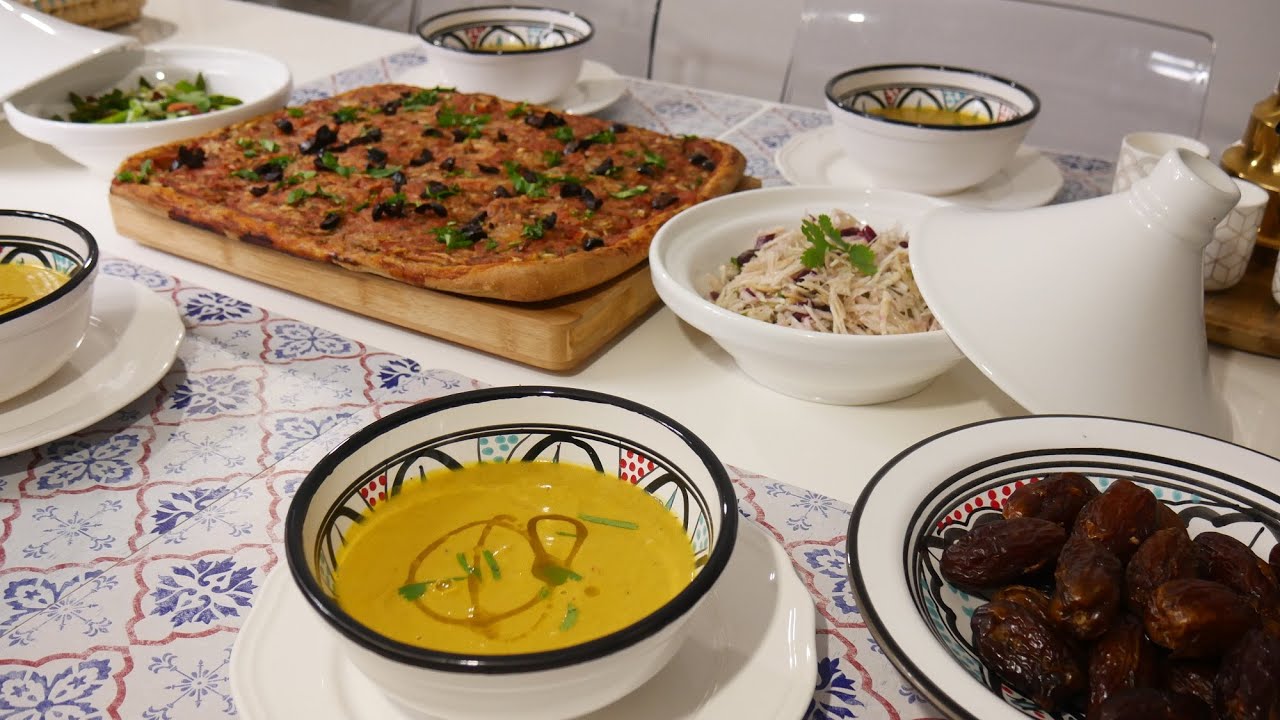 مائدة افطار صحية ومتوازنة  / جديد البيتزا بالسردين /شوربة الفول الطري /سلطات باردة