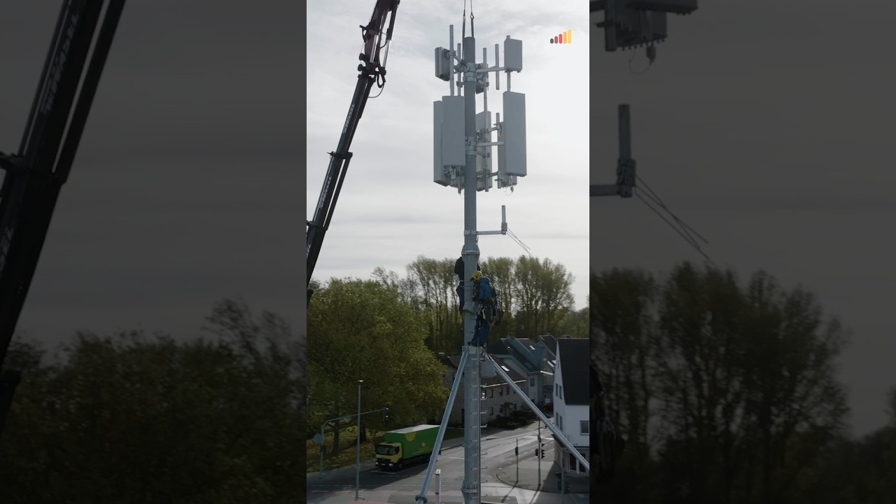 Wie wird ein Sendemast aufgebaut? 🔩 #5G #dspricht5g #shorts #gigabitstrategie