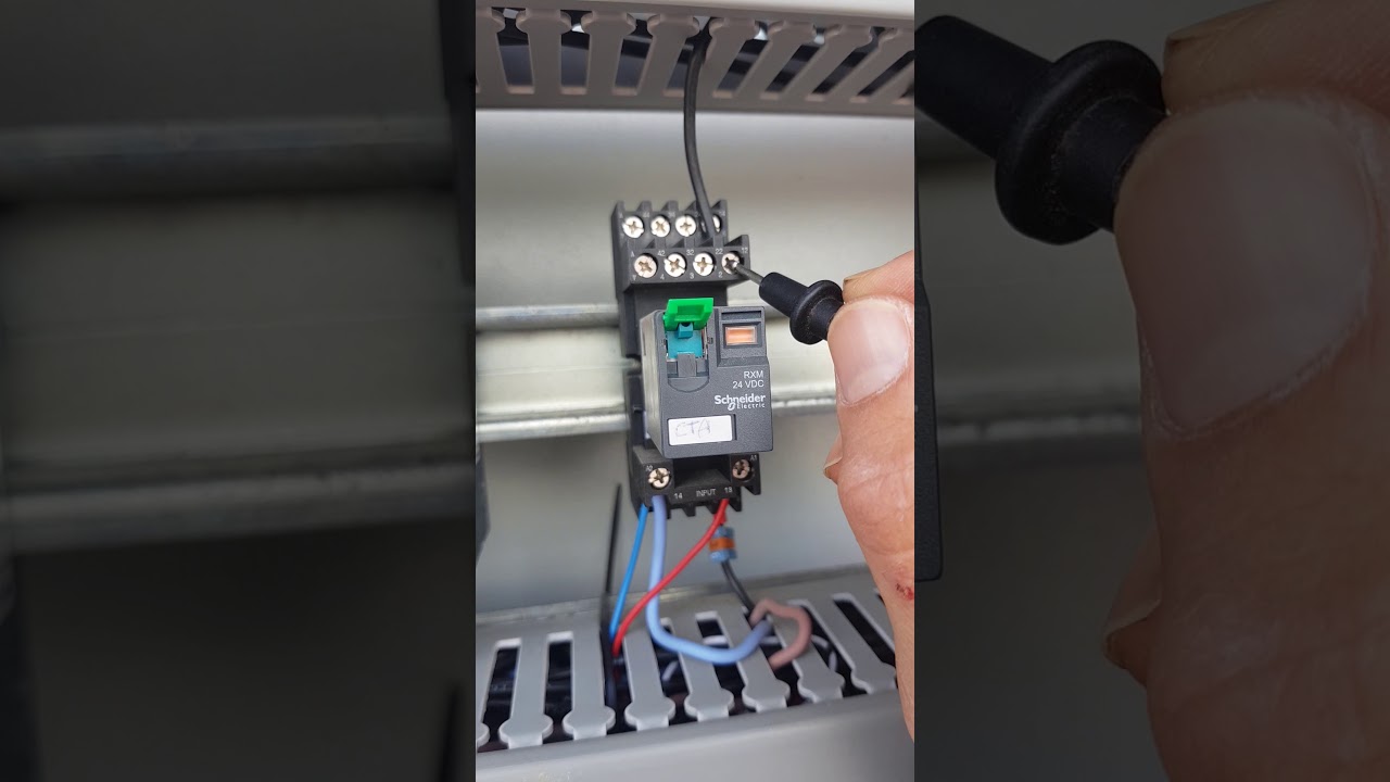 شرح كيف يعمل (relais à broche bobine (24v