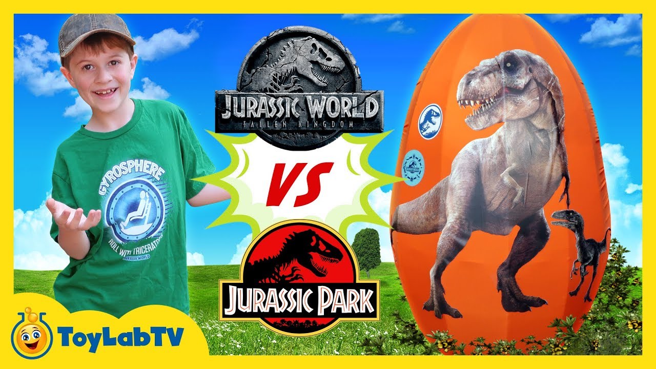 Jurassic World Fallen Kingdom vs Jurassic Park Dinosaurs! Giant T-Rex Dinosaur & Surprise Egg Toys