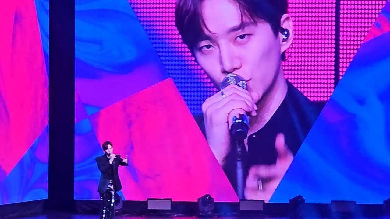 Lee Jun Ho performs 