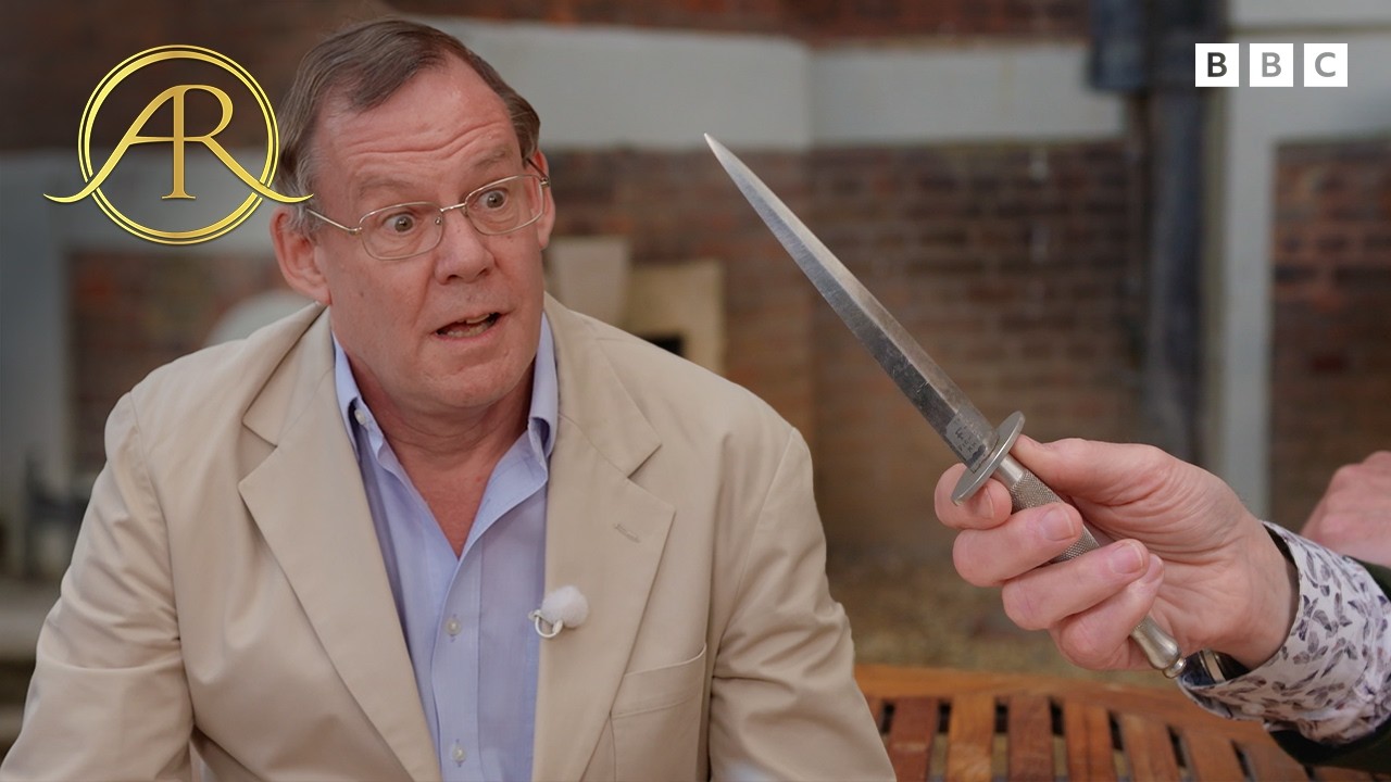 WWII SOE Fighting Dagger Stuns Owner With Four Figure Valuation | Antiques Roadshow UK