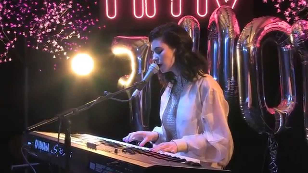 Marina & The Diamonds - 'Happy' (Live @ 363 Oxford Street)