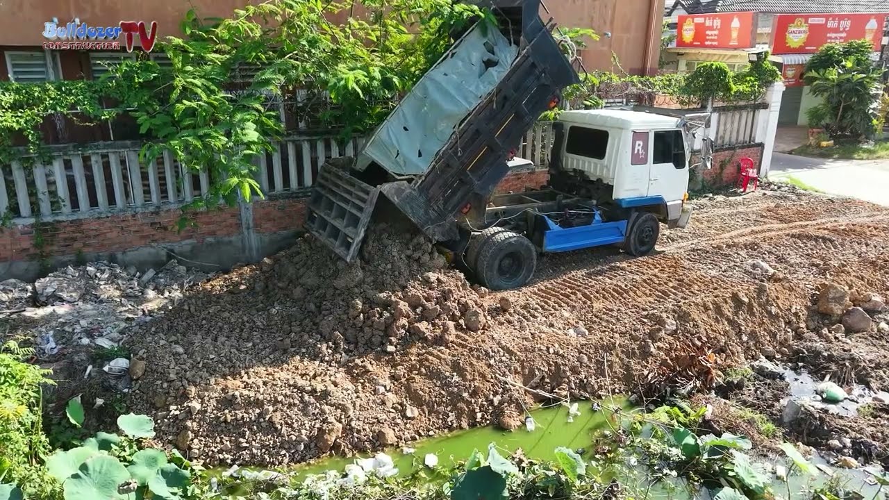 Nicely Landfill Garbage Area Project By Team Bulldozzer And Dump Trucks Dumping