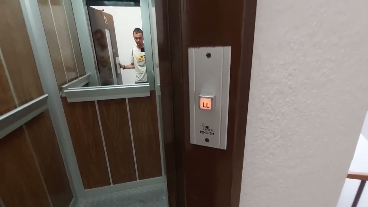 Omega lift in a 8 story building in Reus