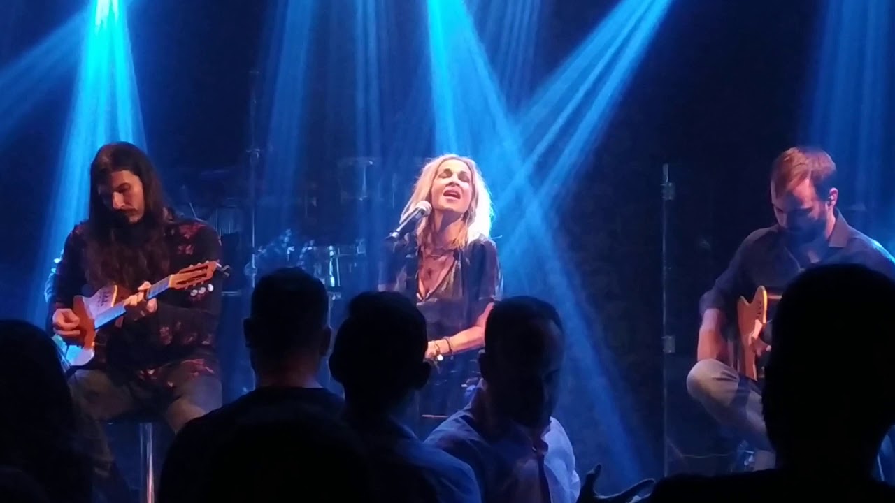 Άννα Βίσση - Λόγια και σιωπές Unplugged (Barbarella Live Party)