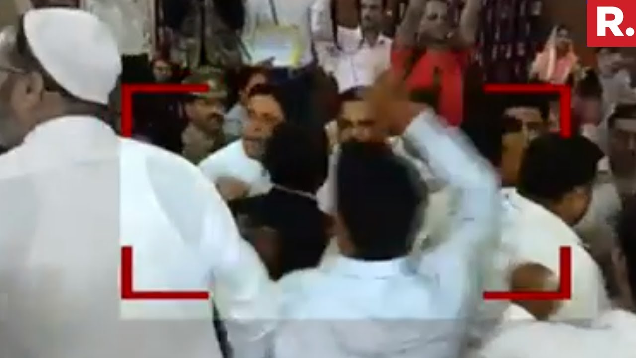 Ugly Fight Between BJP BSP Corporaters In Meerut During Civic Body Meet
