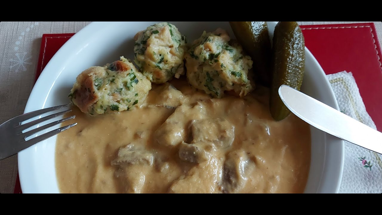 Vadas készült, burgonyás zsemlegombóccal.
