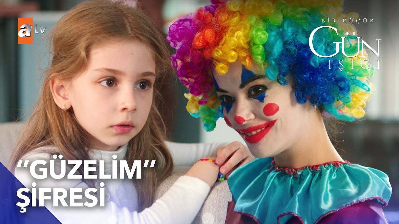 Elif, palyaço kılığında partiye sızıyor - Bir Küçük Gün Işığı 24. Bölüm