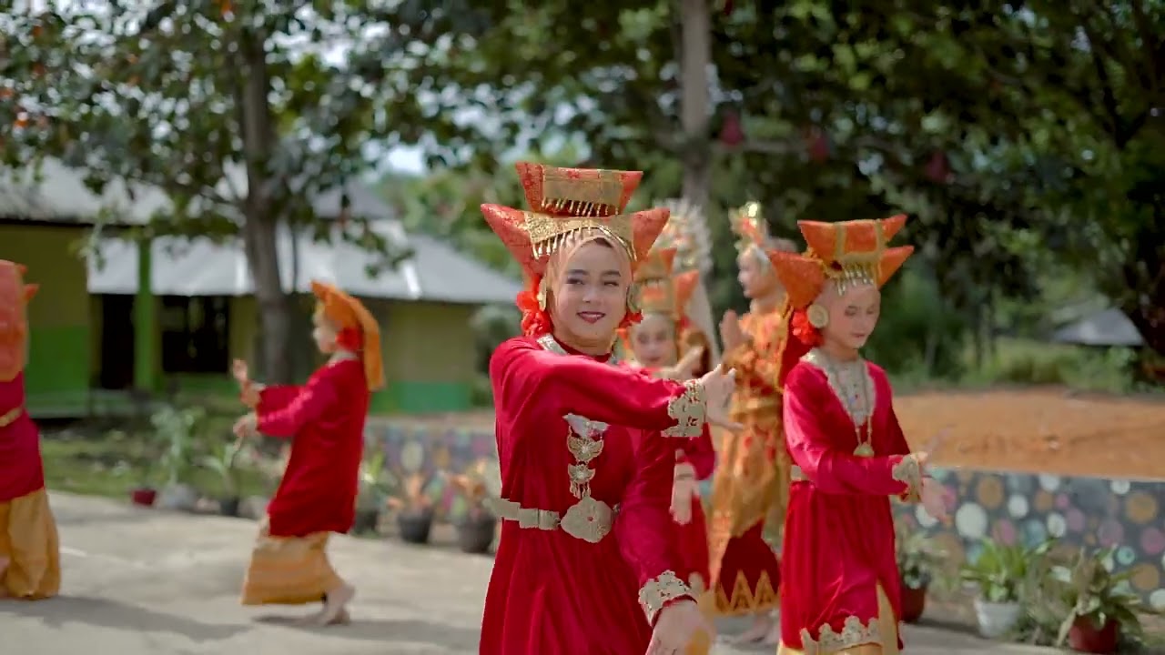 TARI PASAMBAHAN SMPN 3 PULAU PUNJUNG , SUNGAI KILANGAN , DHARMASRAYA.
