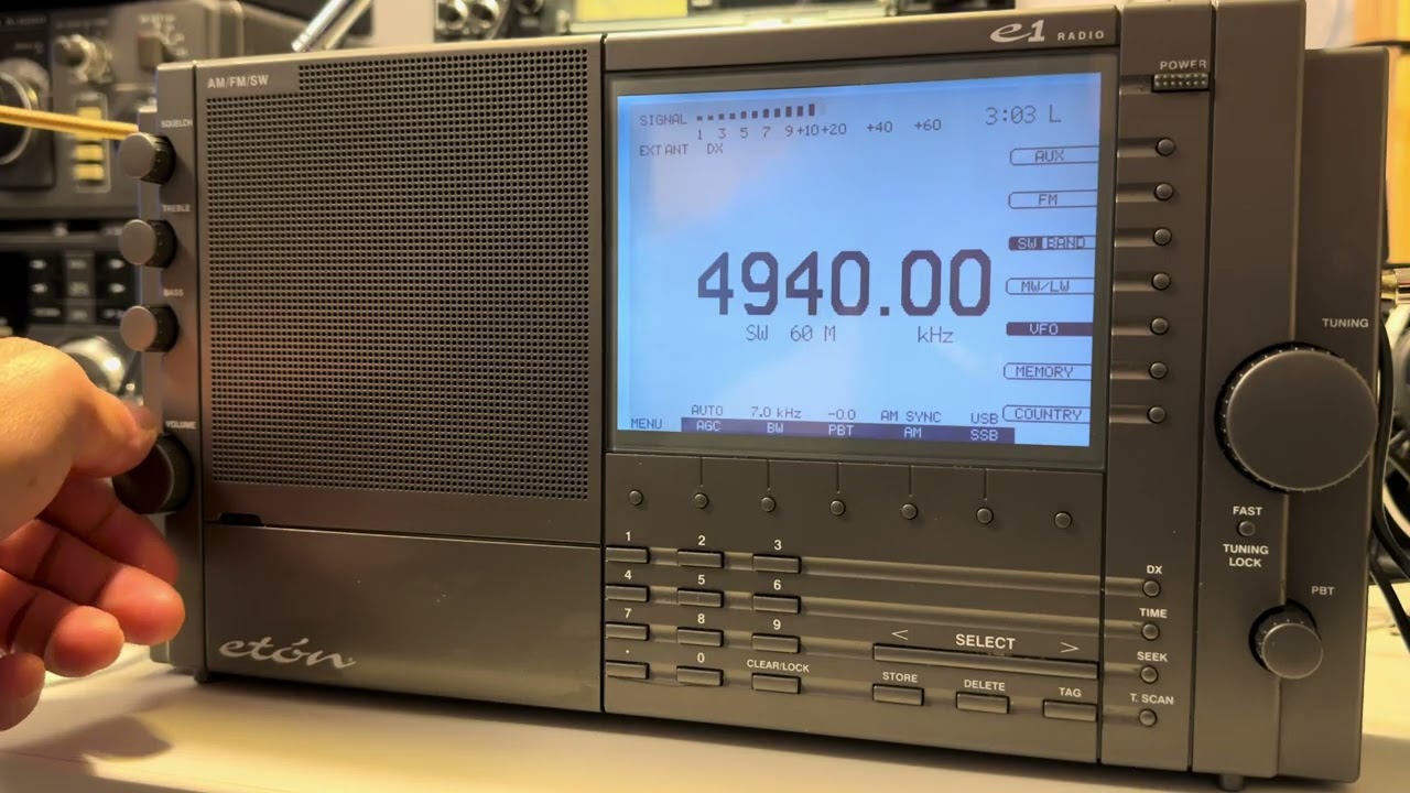 The best SW portables of all time: Eton E1 vs Sony ICF-2001D: Radio La Montana 4940 kHz, Venezuela