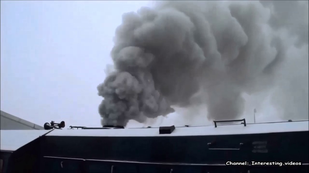 Only in Russia - Diesel Locomotive Cold Start on -30&deg;C