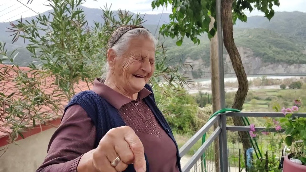 Χαμένος κάπου στα χωριά της Άρτας συνάντησα την κ.Βαγγελιώ, μία γιαγιά μες την καλή χαρά! Μεσόπυργος