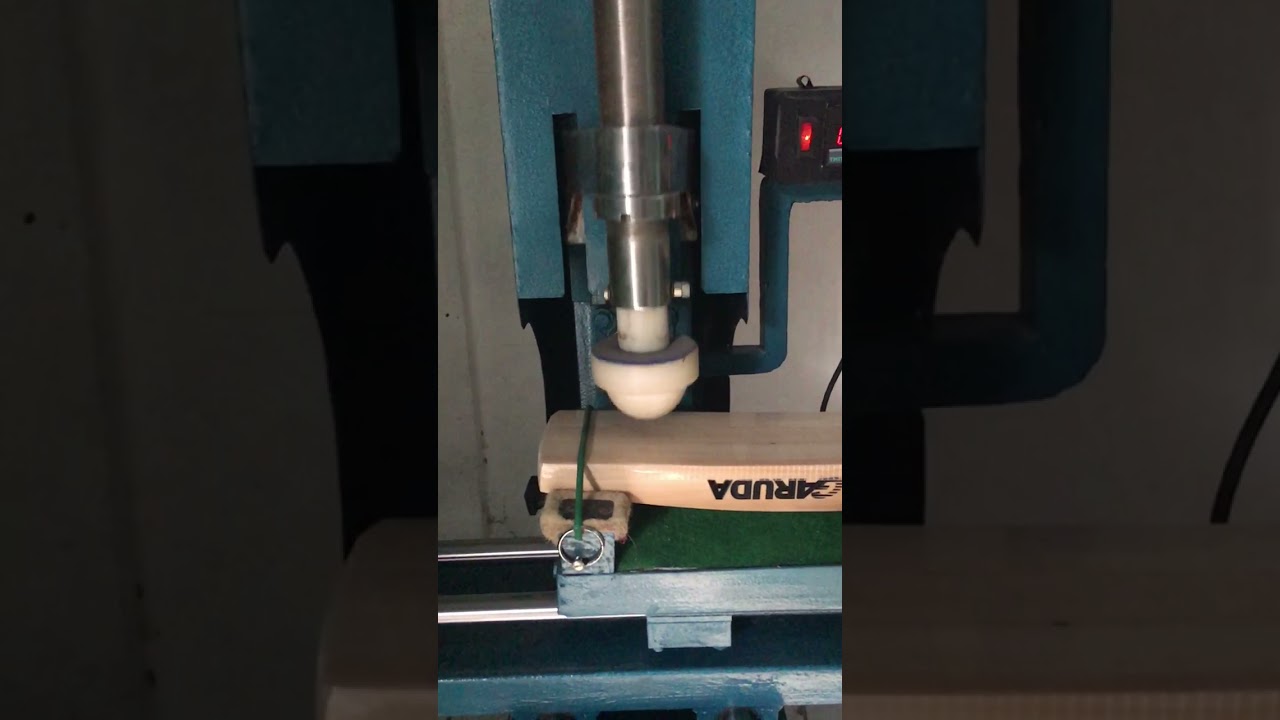 Cricket bat knocking machine#cricket bat knocking impect#bat knocking machine semi automatic.