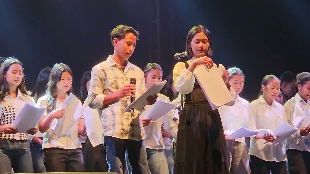 Penampilan anak SMK Setia Bakti Ruteng festival Golo Curu