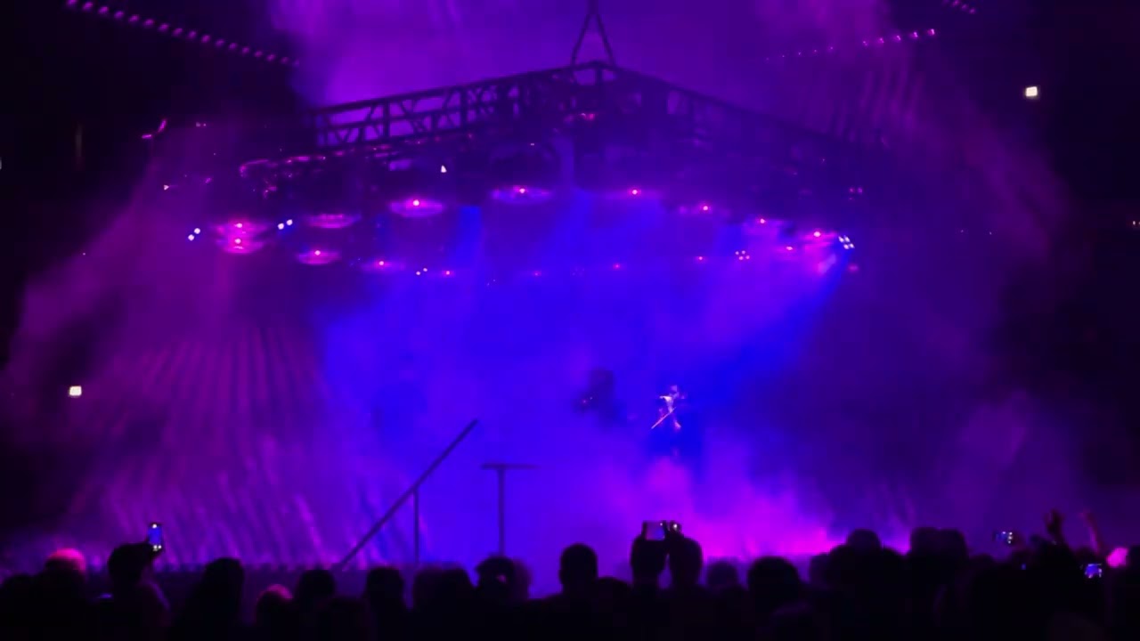 Nine Inch Nails - Closer (B-Stage Version live Chicago 19 Aug 2025)