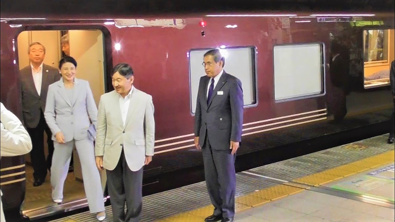 お祭り騒ぎの東京駅　天皇皇后両陛下がお召し列車を降車　　　　　　　　　　　　　　　　　　　　　　　　　　　　　　　　　　　　　　　　　　　　　　　　　　　　