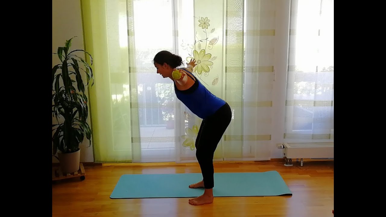 Gemütliches Workout mit einem Tennisball mit Nadine