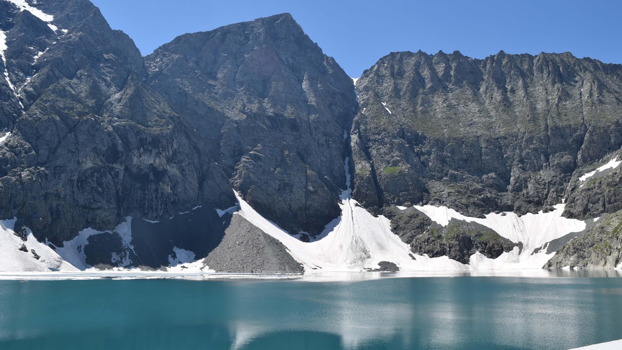 Lago della Rossa - Escursione da Usseglio - A clear blue mountain lake ALPS