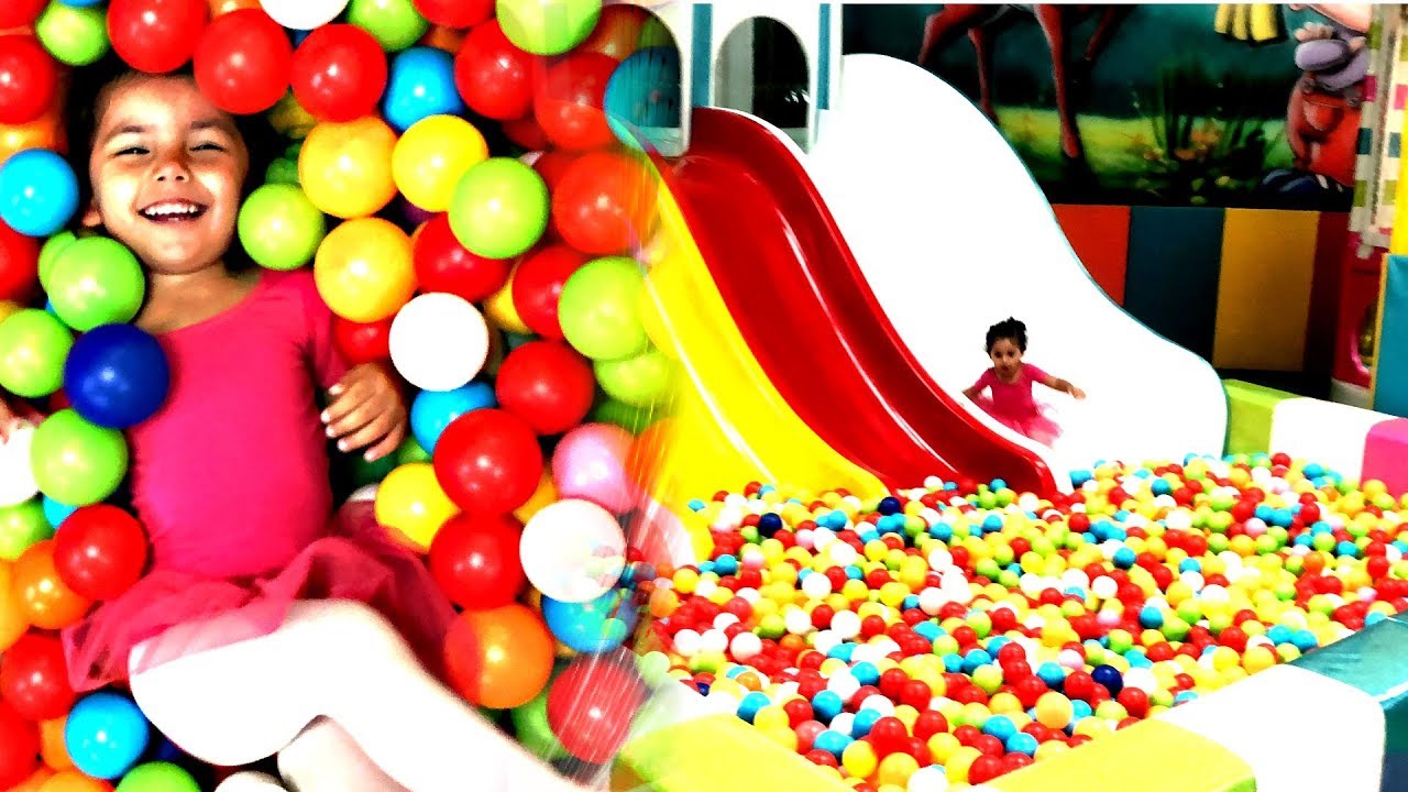DURU DOĞA | Renkli Top Havuzu, Trambolin, Kayaklar, Oyuncaklar (Hopidik Video)