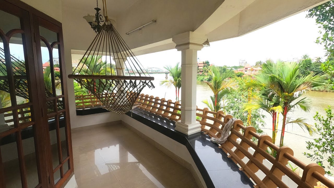 Riverfront bungalow at Aluva, Cochin, Kerala. 40 cents 4200 sqft waterfront house , Price 4.50cr